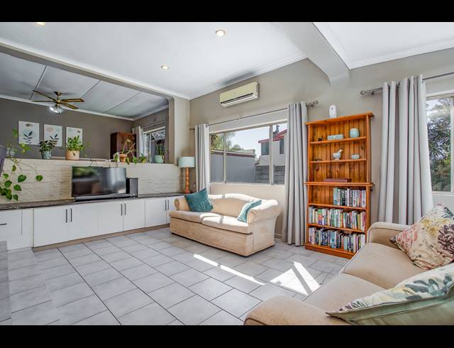 4 BEDROOM FREEHOLD FOR SALE IN PAARL NORTH